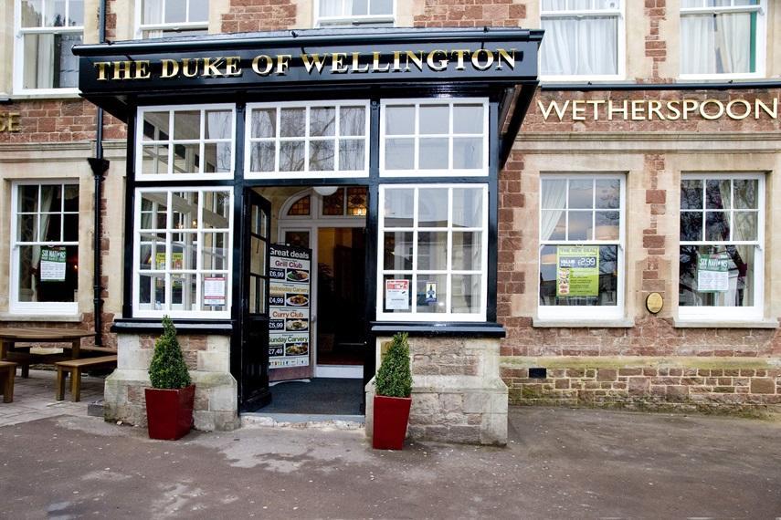The Duke Of Wellington Wetherspoon Hotel Minehead Exterior photo